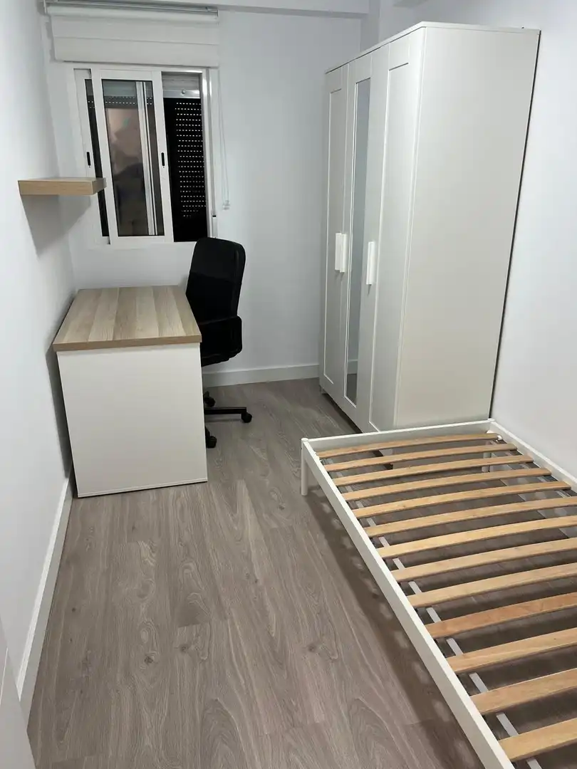 Habitación de Piso de alquiler en Sevilla con Aire acondicionado, Terraza y Amueblado