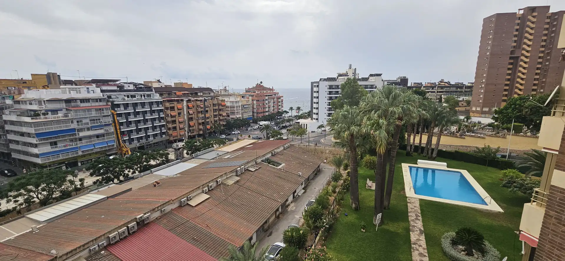 Außenansicht von Wohnung zum Verkauf in Benidorm mit Parkett, Schwimmbad und Möbliert