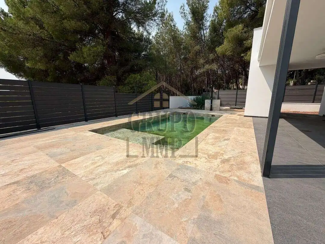Piscina de Casa o xalet en venda en Montornés - Las Palmas - El Refugio