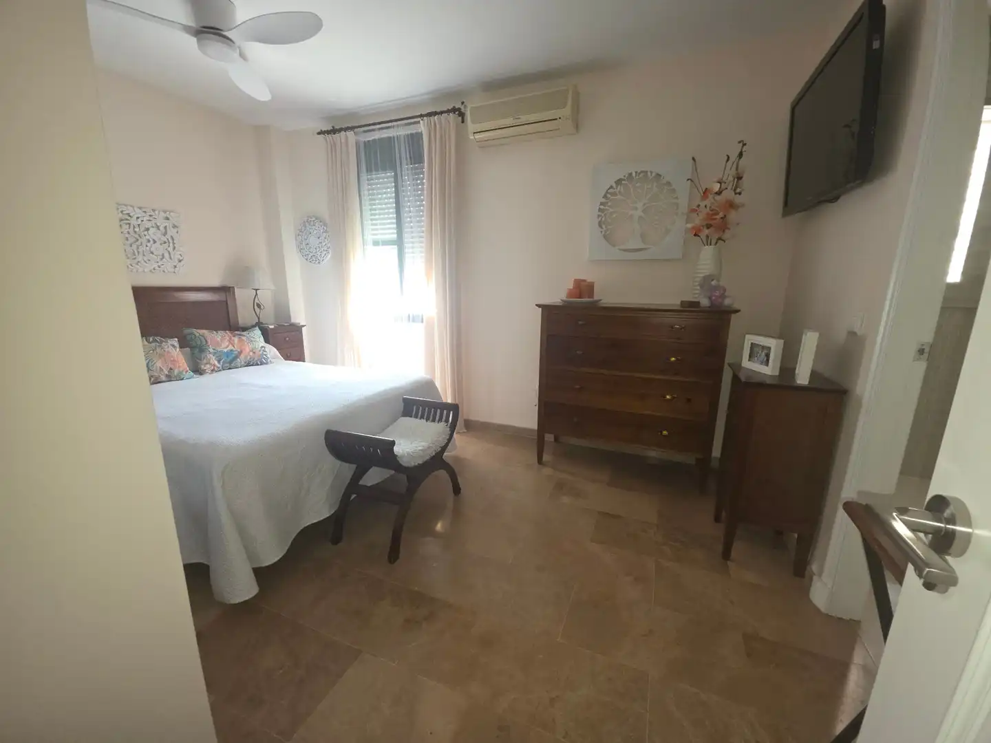 Habitación de Casa adosada en venta en Montequinto con Aire acondicionado, Calefacción y Jardín privado