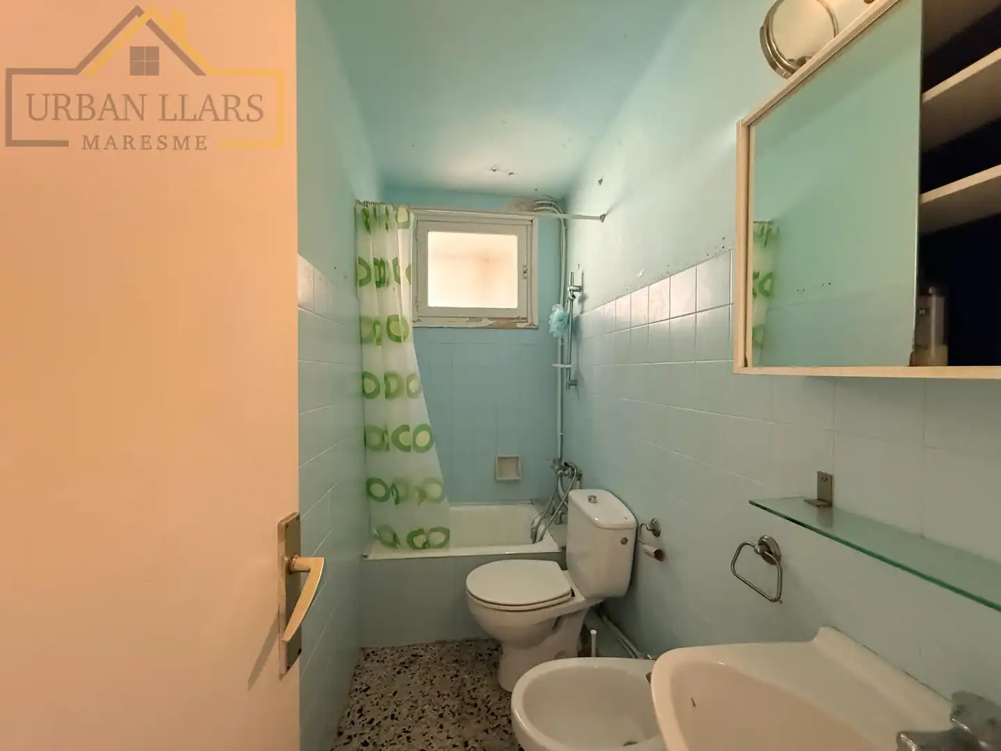 Badezimmer von Wohnung zum Verkauf in Mataró mit Balkon