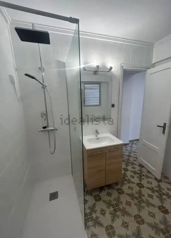 Baño de Piso en venta en Paterna con Horno y Balcón