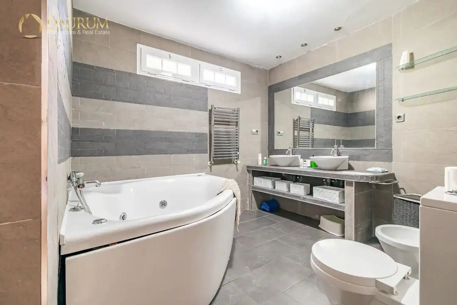 Bathroom of Houses for sale in Hortaleza