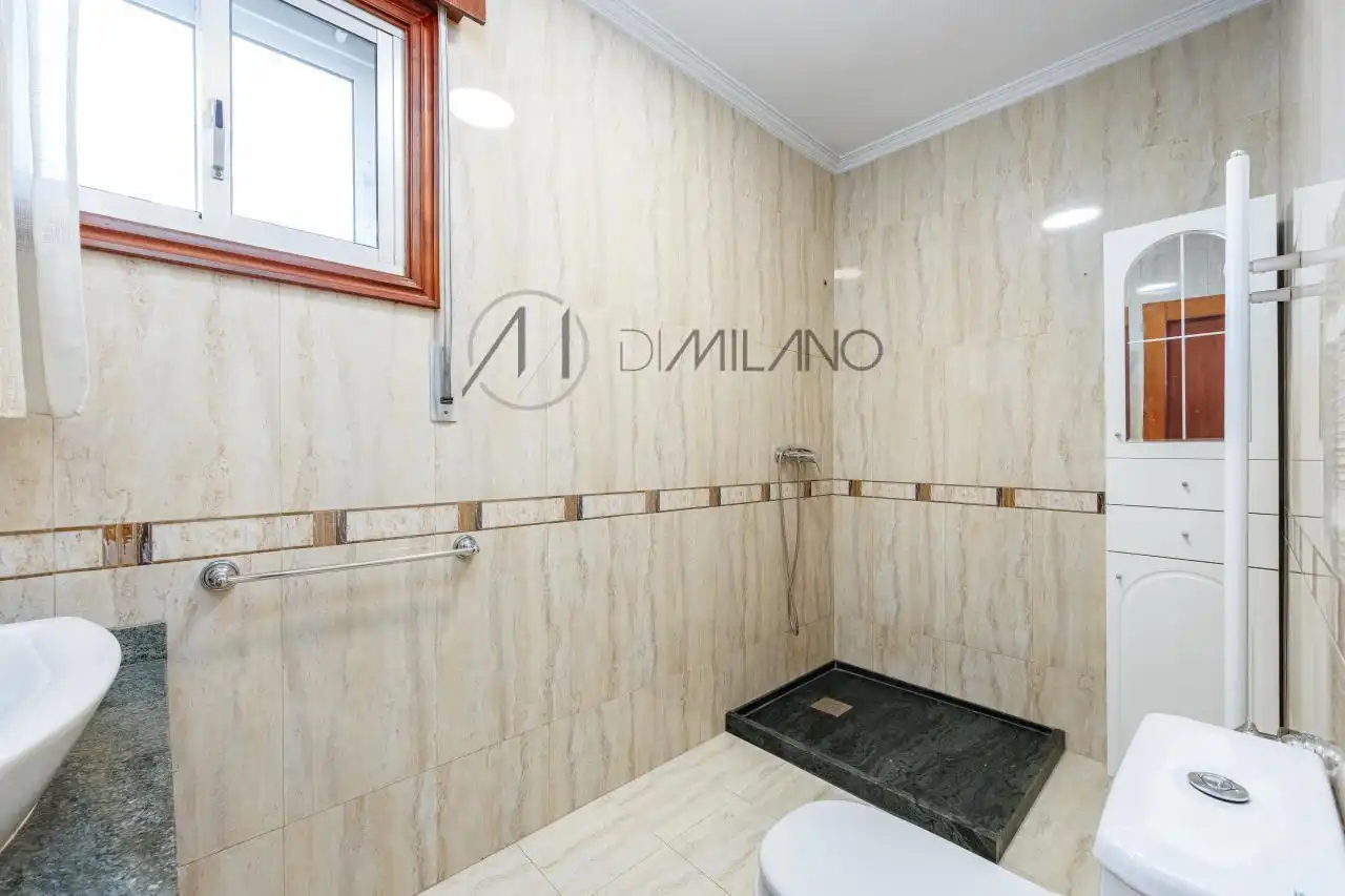 Baño de Casa o chalet en venta en Vigo  con Calefacción, Jardín privado y Parquet