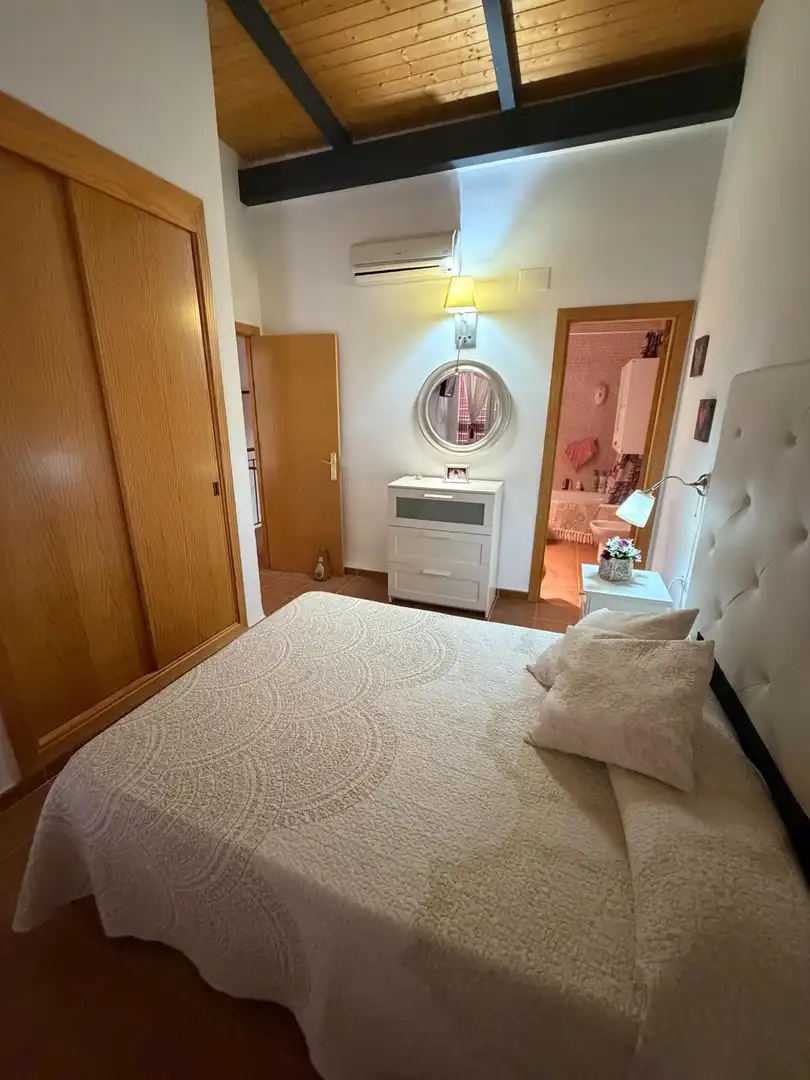 Dormitori de Casa o xalet en venda en El Castillo de las Guardas amb Jardí privat i Piscina comunitària