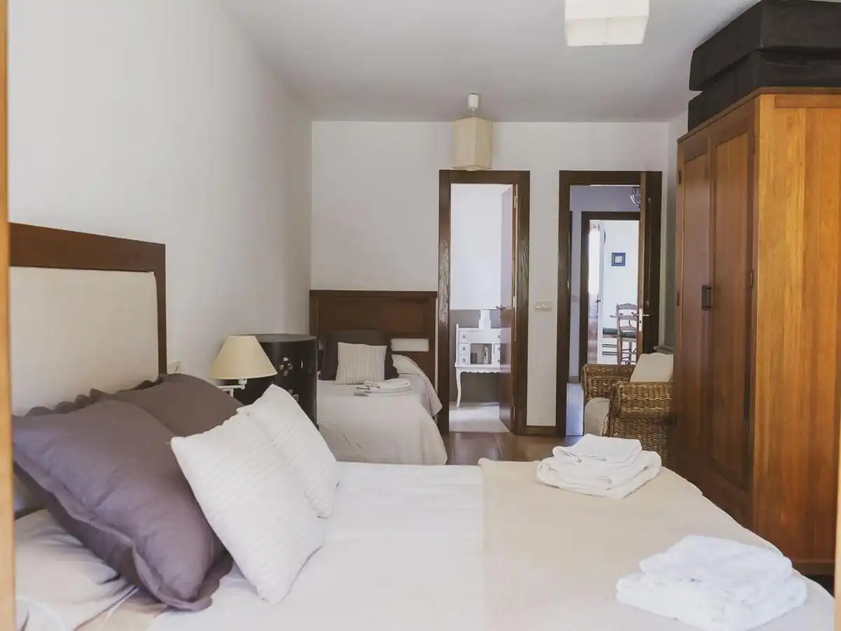 Dormitori de Casa o xalet en venda en Llanes amb Calefacció, Jardí privat i Terrassa