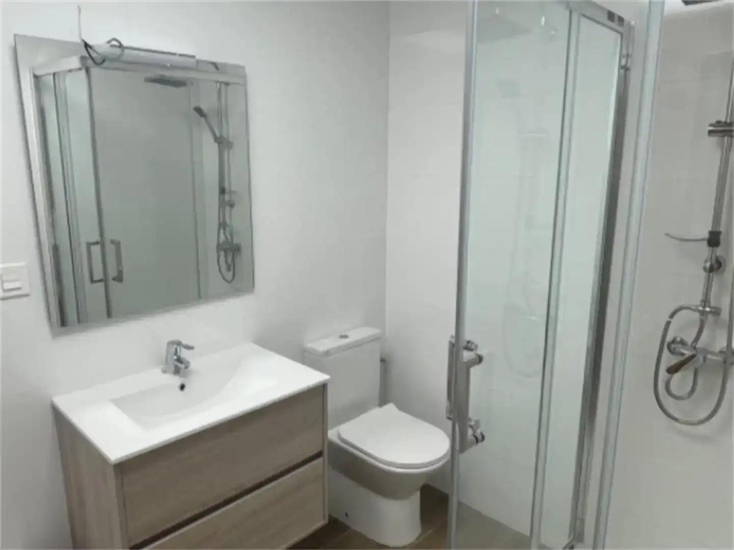 Badezimmer von Wohnung zur Miete in Calabardina