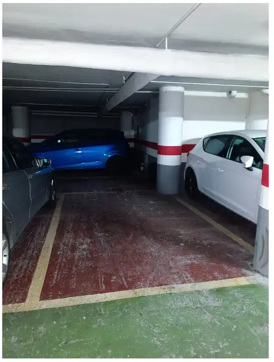 Parking de Piso en venta en Zaragoza con Calefacción, Terraza y Trastero