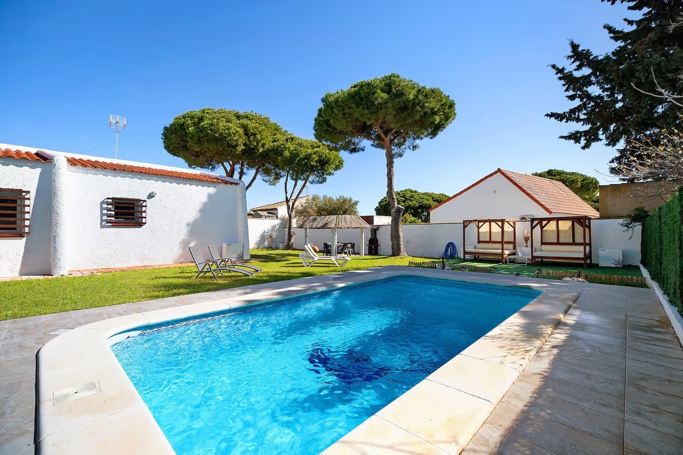 Piscina de Casa o chalet en venta en Chiclana de la Frontera con Jardín privado, Terraza y Piscina