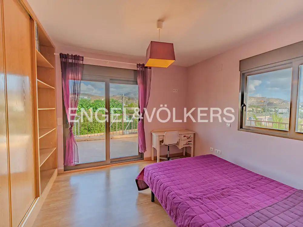Habitación de Casa o chalet en venta en El Campello con Aire acondicionado, Calefacción y Jardín privado