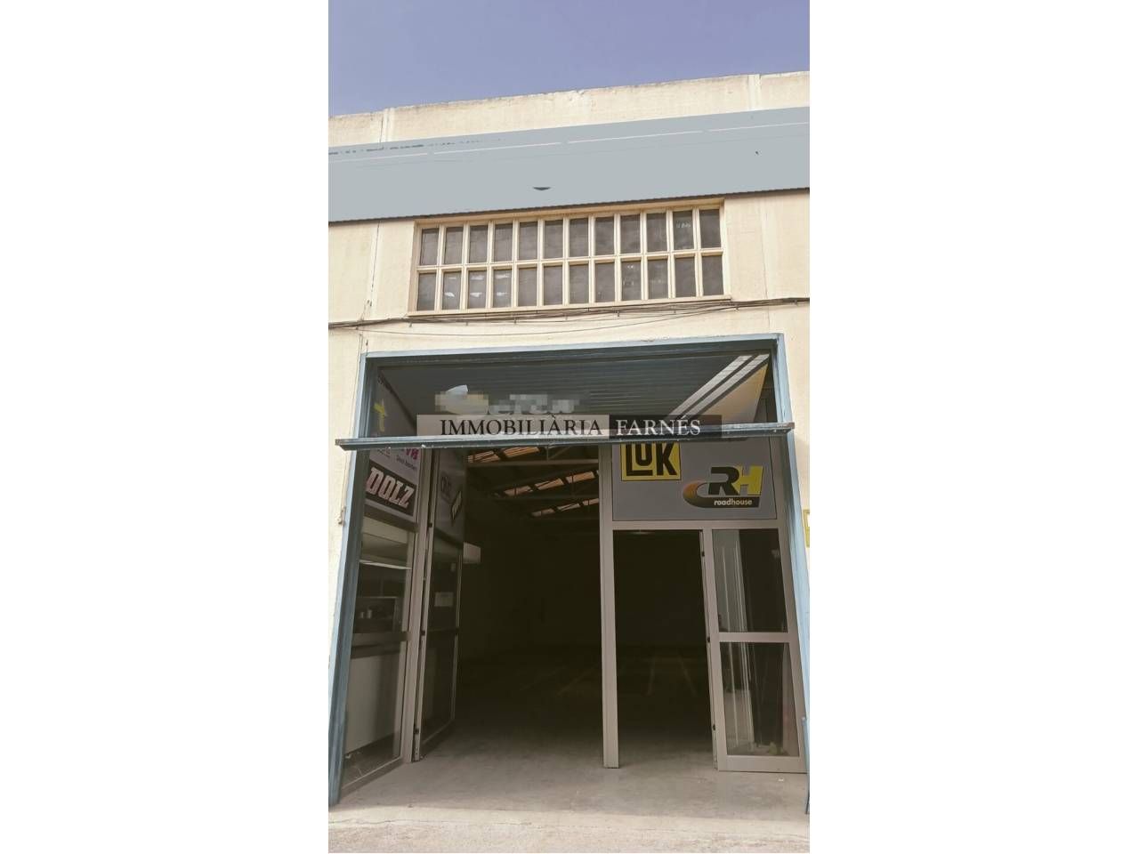Vista exterior de Nau industrial en venda en Palau-solità i Plegamans amb Alarma