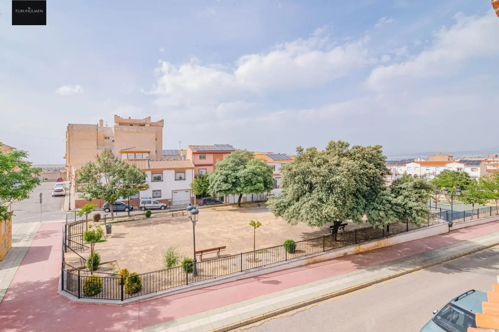 Vista exterior de Casa adosada en venda en Las Gabias amb Balcó