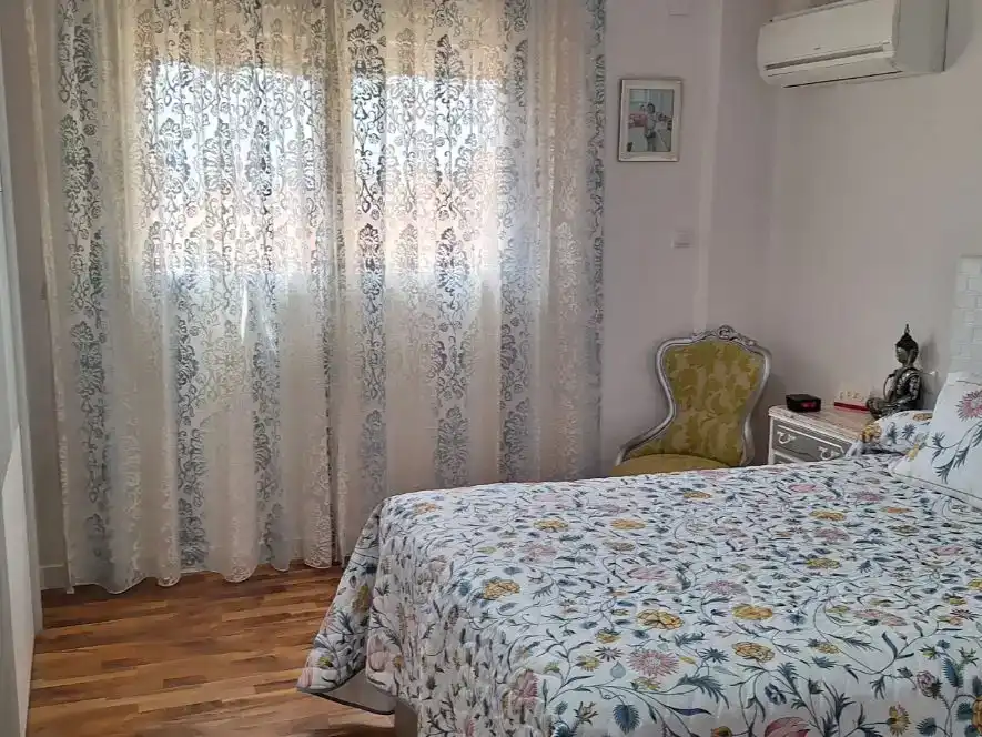 Dormitori de Pis en venda en Granada amb Aire condicionat, Parquet i Terrassa