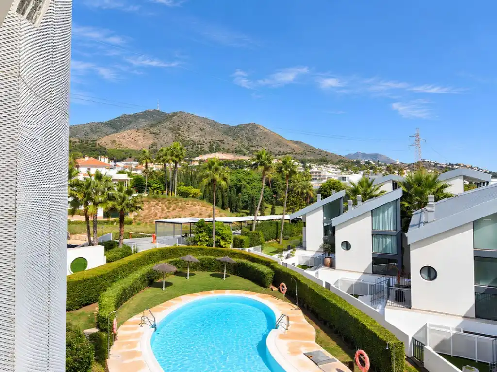 Vista exterior de Piso en venta en Fuengirola con Aire acondicionado, Amueblado y Horno