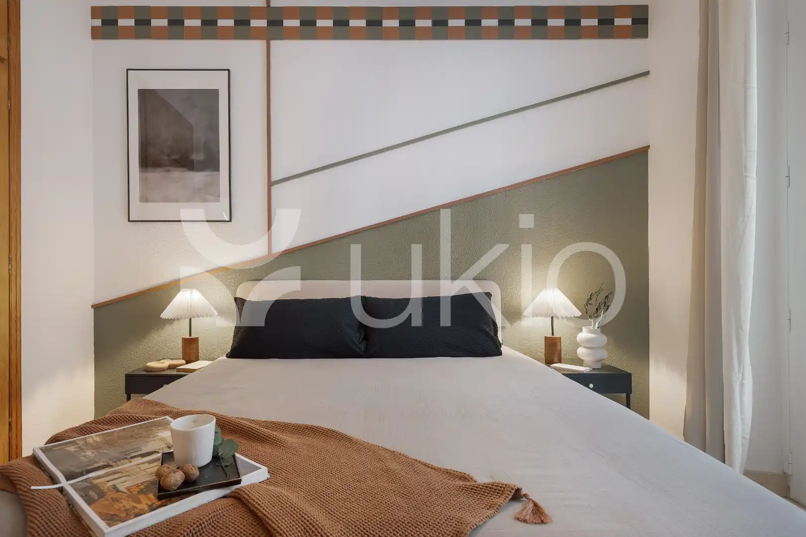 Dormitori de Apartament de lloguer en Madrid amb Aire condicionat, Calefacció i Moblat