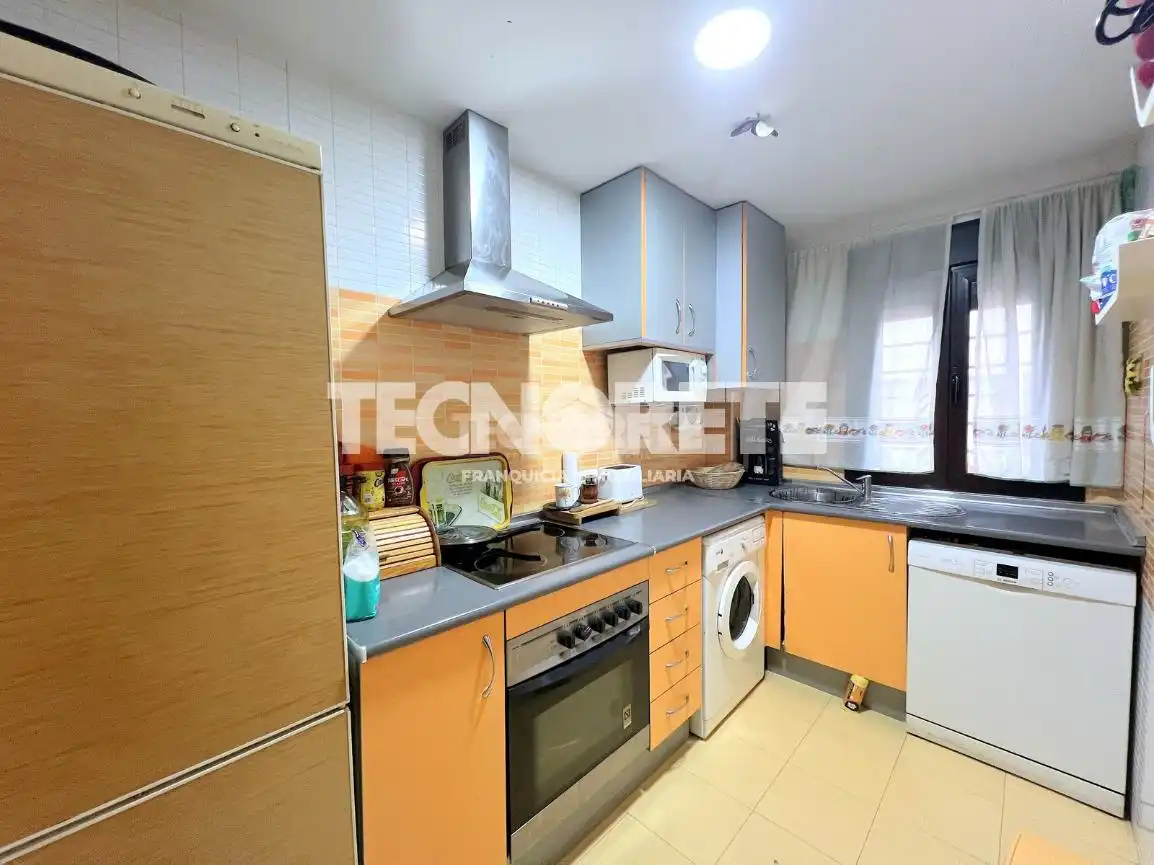 Küche von Wohnung zum Verkauf in Cobisa mit Heizung und Privatgarten