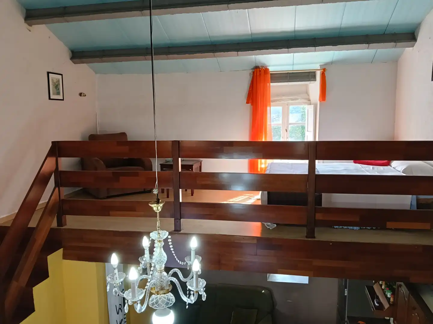 Wohnzimmer von Einfamilien-Reihenhaus zum Verkauf in Carral mit Privatgarten und Abstellraum