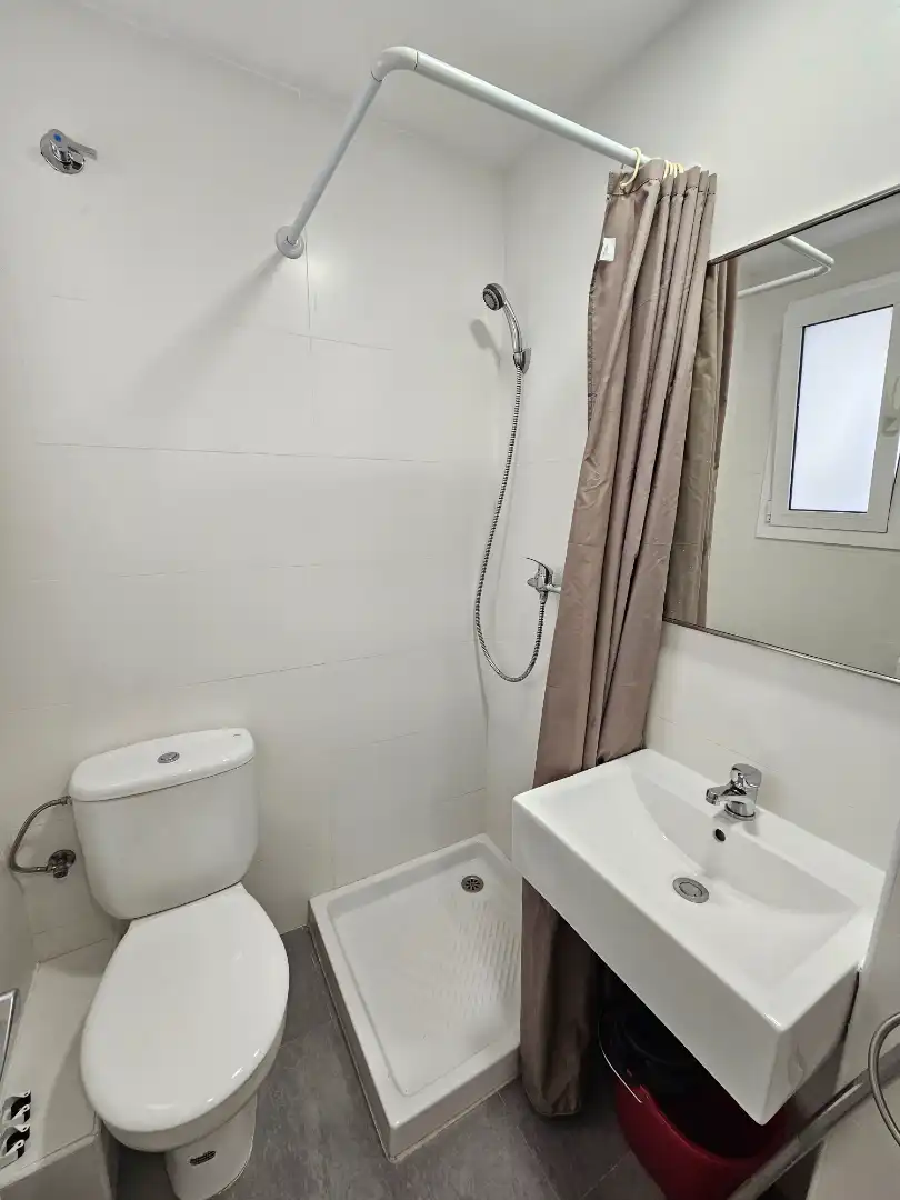 Wohnung zur Miete in Via Augusta, Llevant