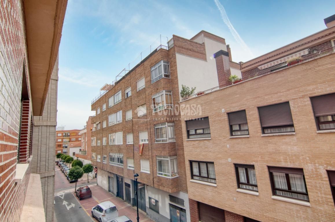 Exterior view of Flat for sale in Valladolid Capital  with Heating and Storage room