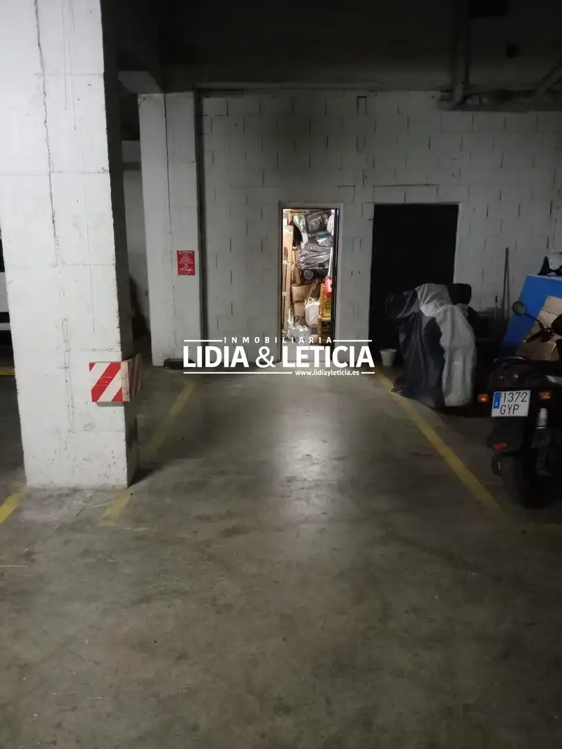 Aparcament de Pis en venda en Alcalá de Guadaira amb Aire condicionat, Calefacció i Jardí privat