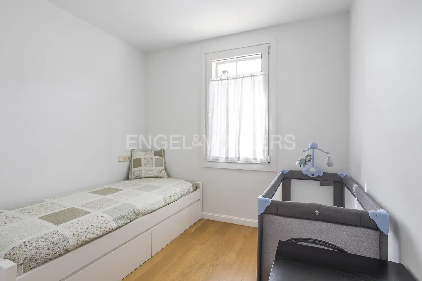 Habitación de Casa o chalet en venta en Madrid con Calefacción y Jardín privado