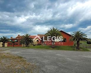 Vista exterior de Edifici en venda en Llanera