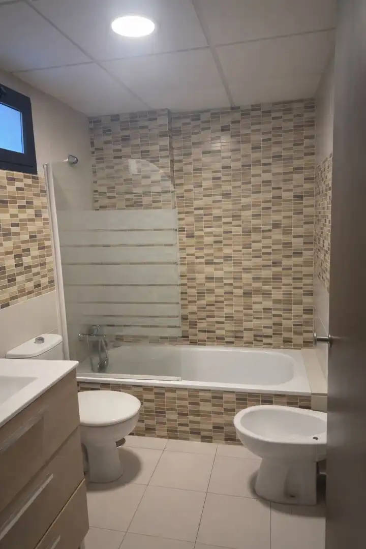 Baño de Piso en venta en Mairena del Aljarafe con Aire acondicionado y Trastero