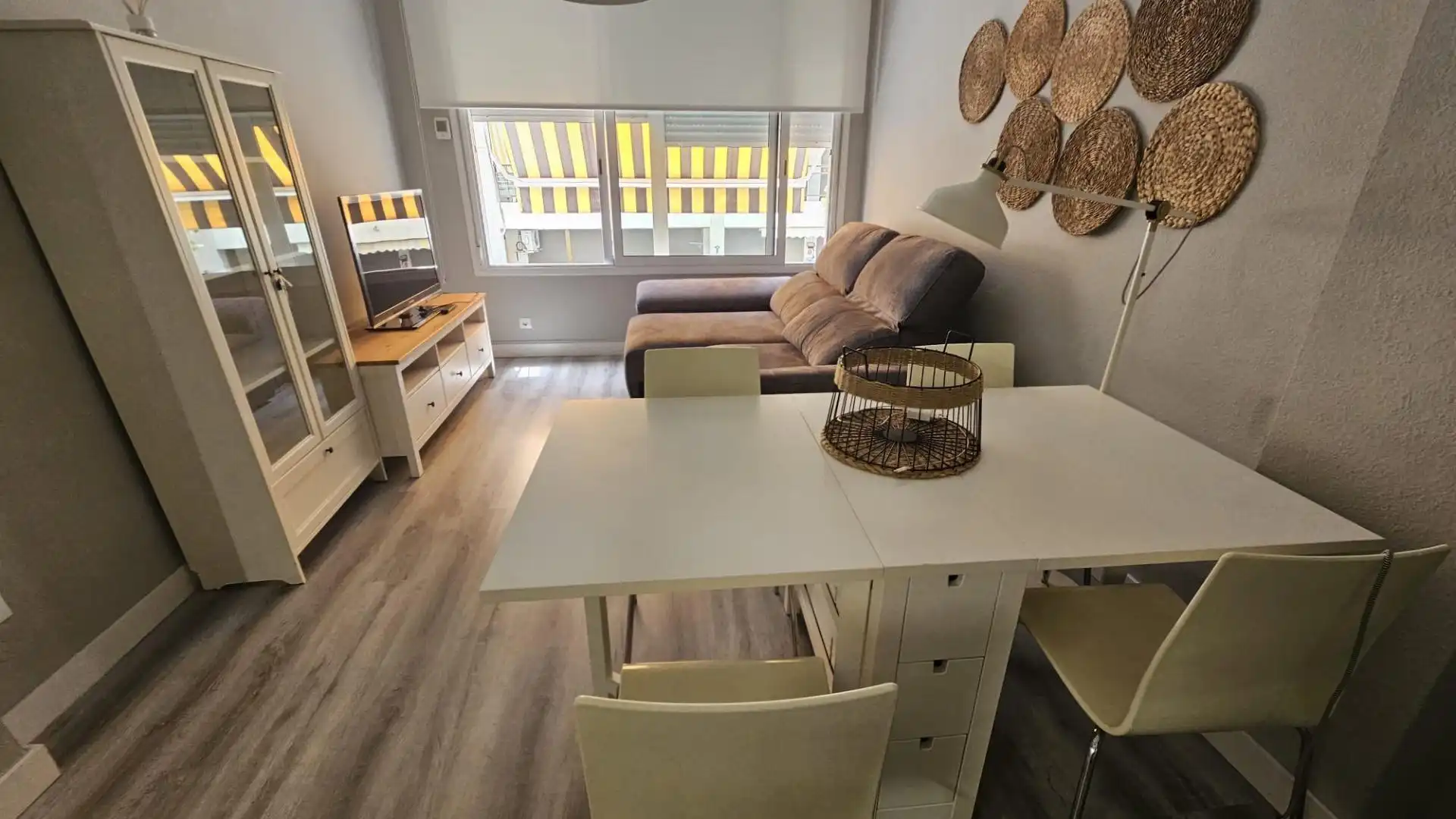 Sala de estar de Dúplex en venta en Calella con Parquet, Terraza y Amueblado