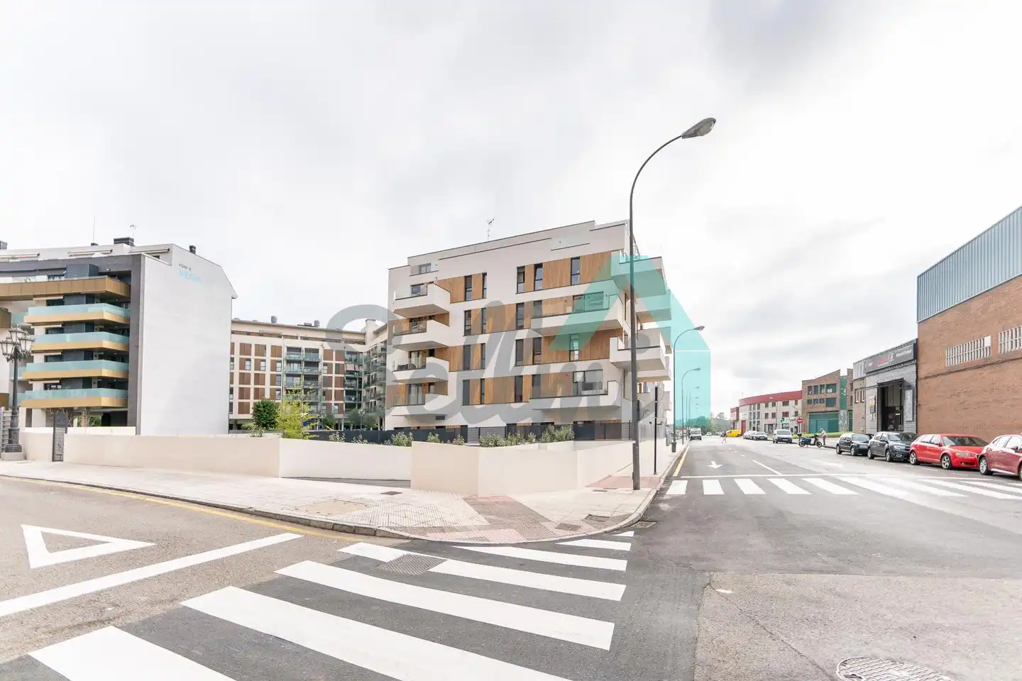 Vista exterior de Planta baixa en venda en Oviedo  amb Aire condicionat, Calefacció i Terrassa