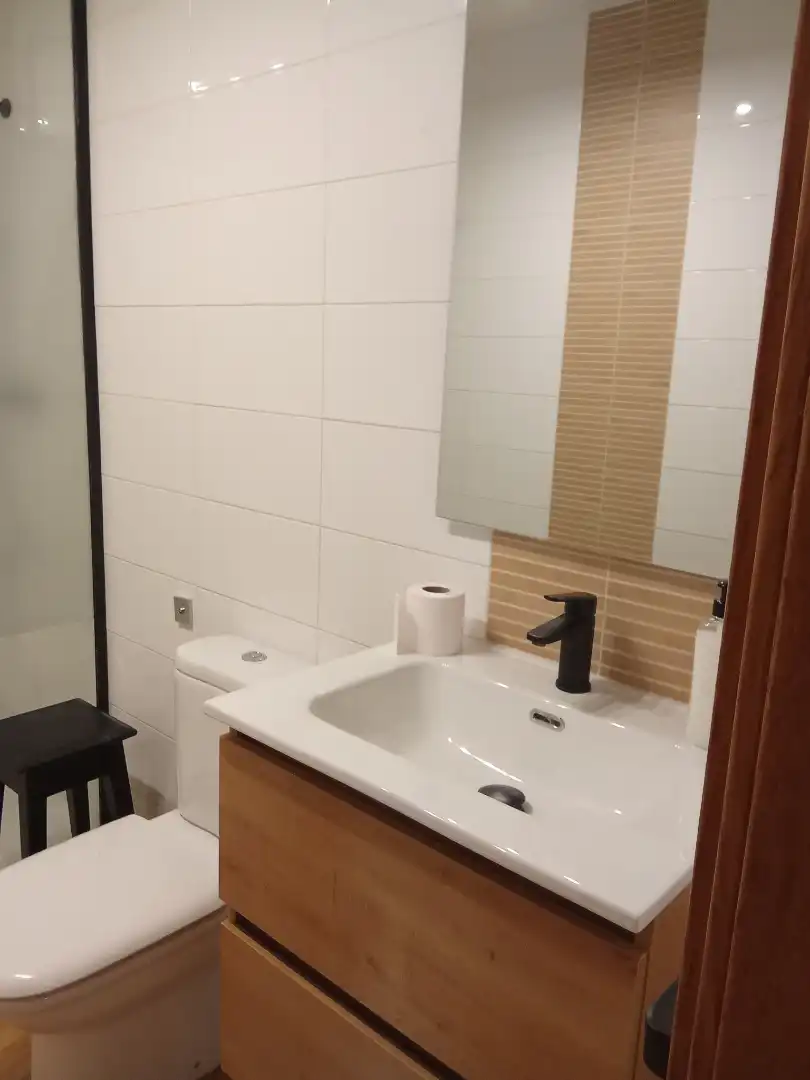 Baño de Piso en venta en Torrelavega  con Calefacción, Parquet y Amueblado