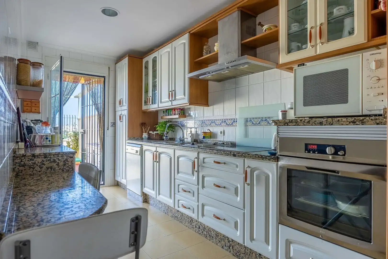 Kitchen of Detached homes for sale in Mairena del Aljarafe  with Air Conditioner, Private garden and Terrace