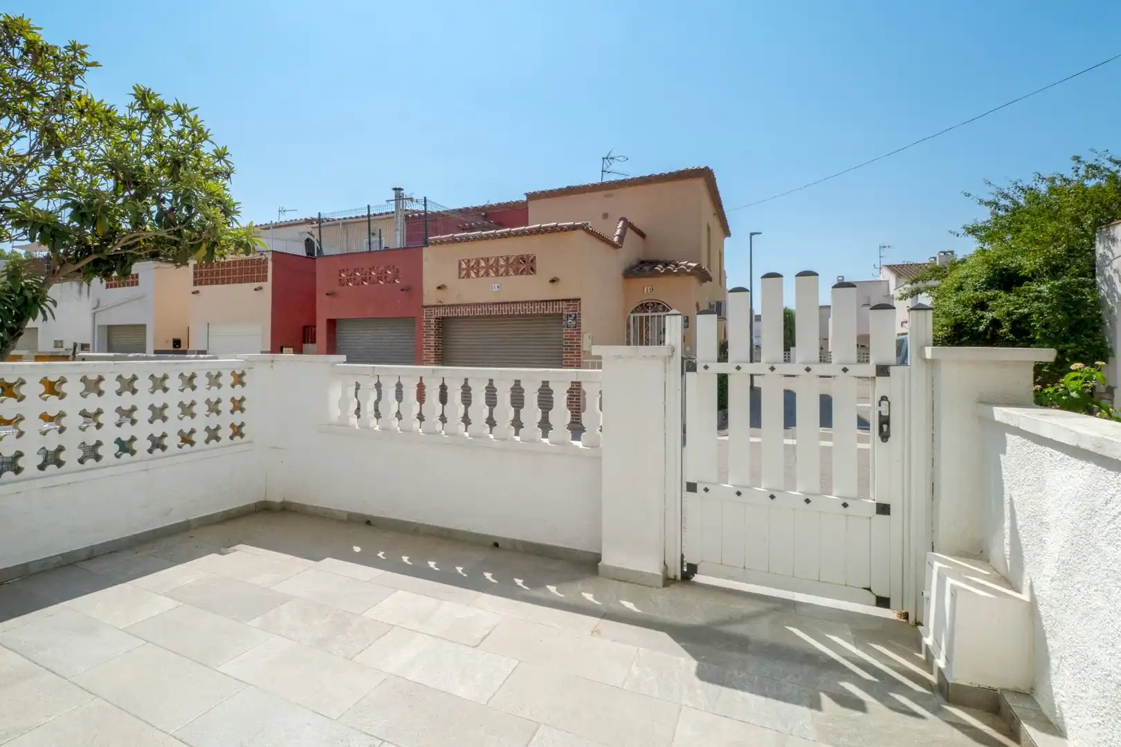 Vista exterior de Casa o xalet en venda en Empuriabrava