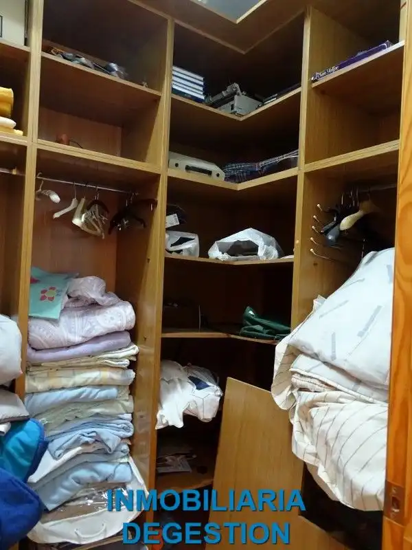 Dormitori de Casa o xalet en venda en Linares amb Aire condicionat, Calefacció i Jardí privat