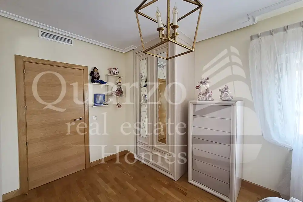 Habitación de Casa adosada en venta en Plasencia con Calefacción, Terraza y Balcón