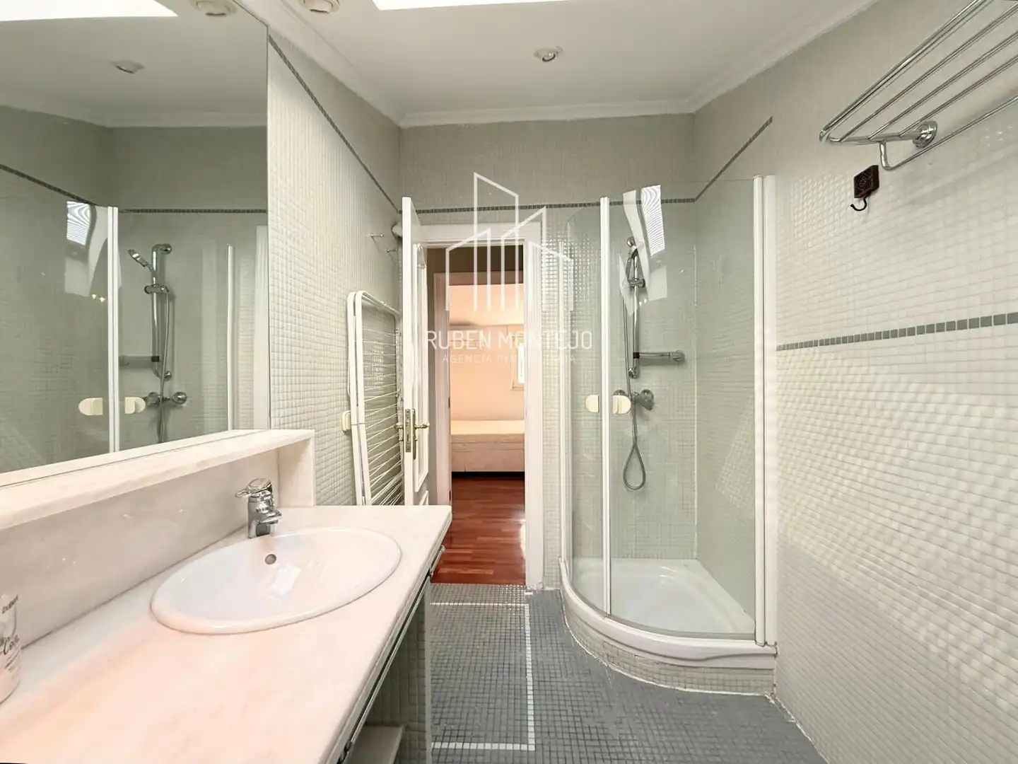 Bathroom of Attic for rent in Salamanca  with Air Conditioner, Heating and Terrace