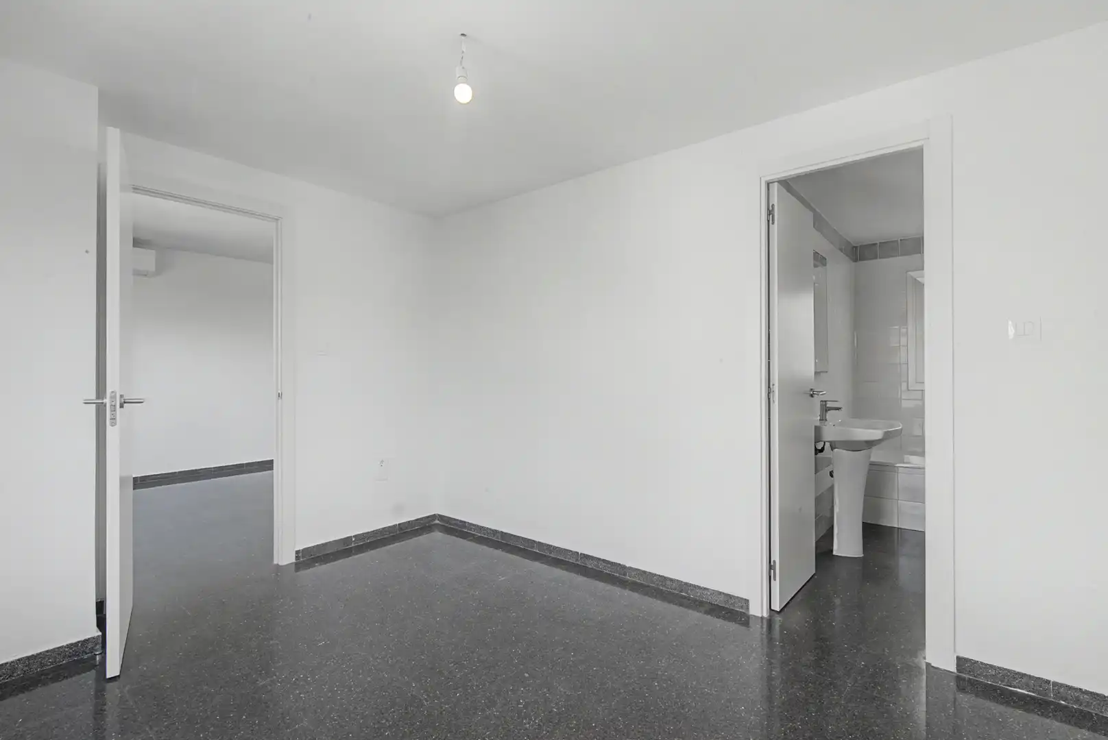 Flat for sale in Valencia  with Air Conditioner and Terrace