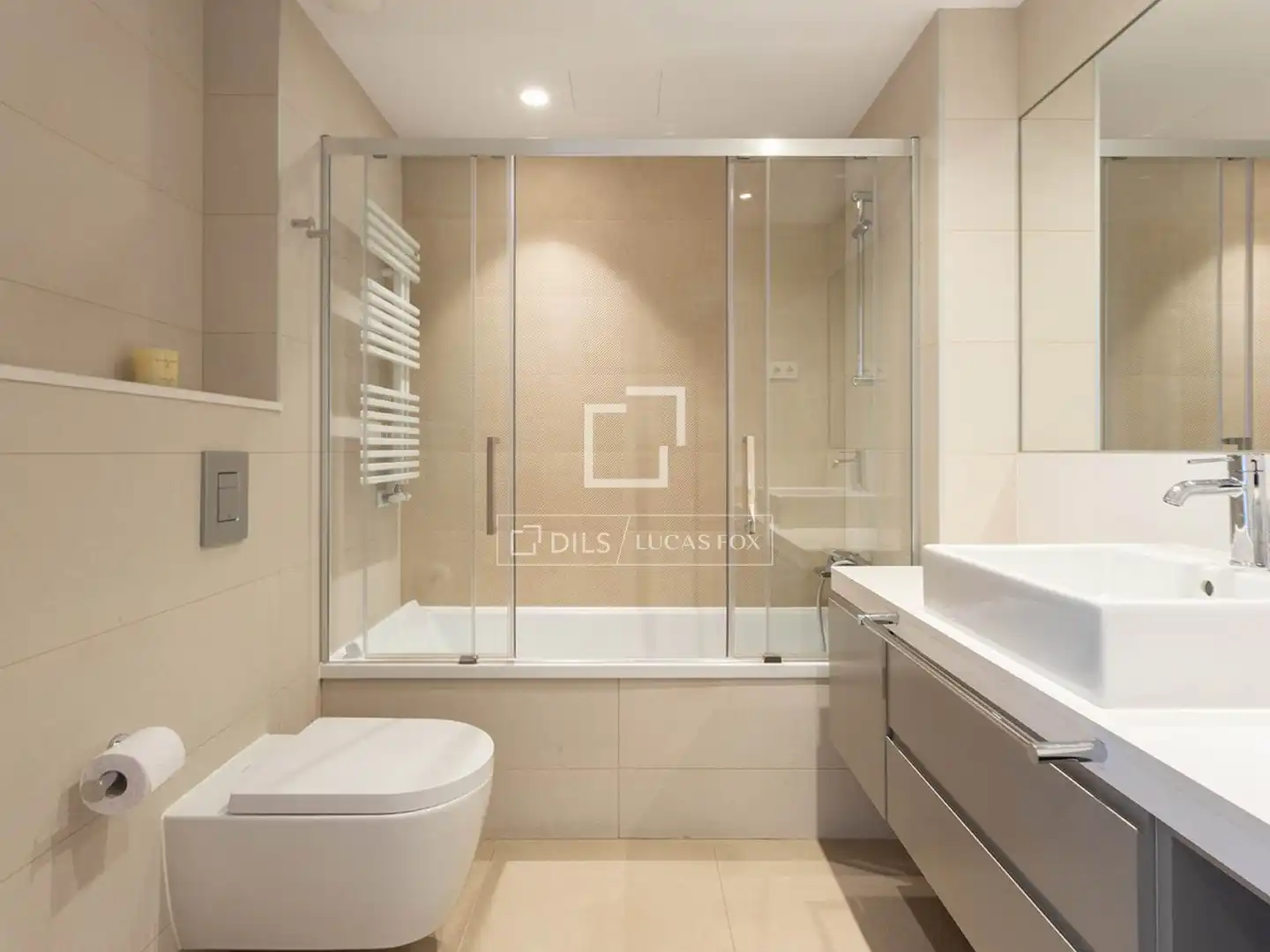 Bathroom of Flat for rent in Barcelona  with Air Conditioner, Heating and Parquet flooring