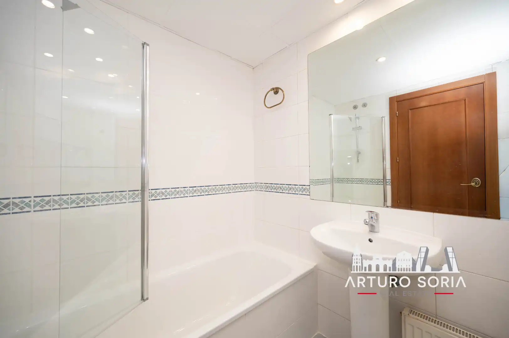 Bathroom of Flat for rent in Madrid  with Storage room and Community pool