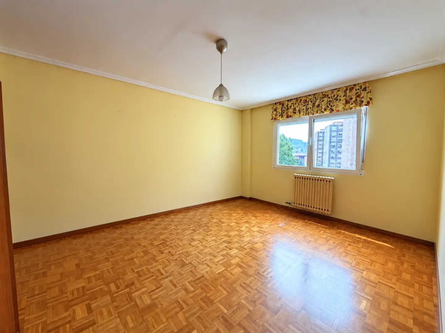 Bedroom of Flat for sale in Avilés  with Heating, Parquet flooring and Furnished