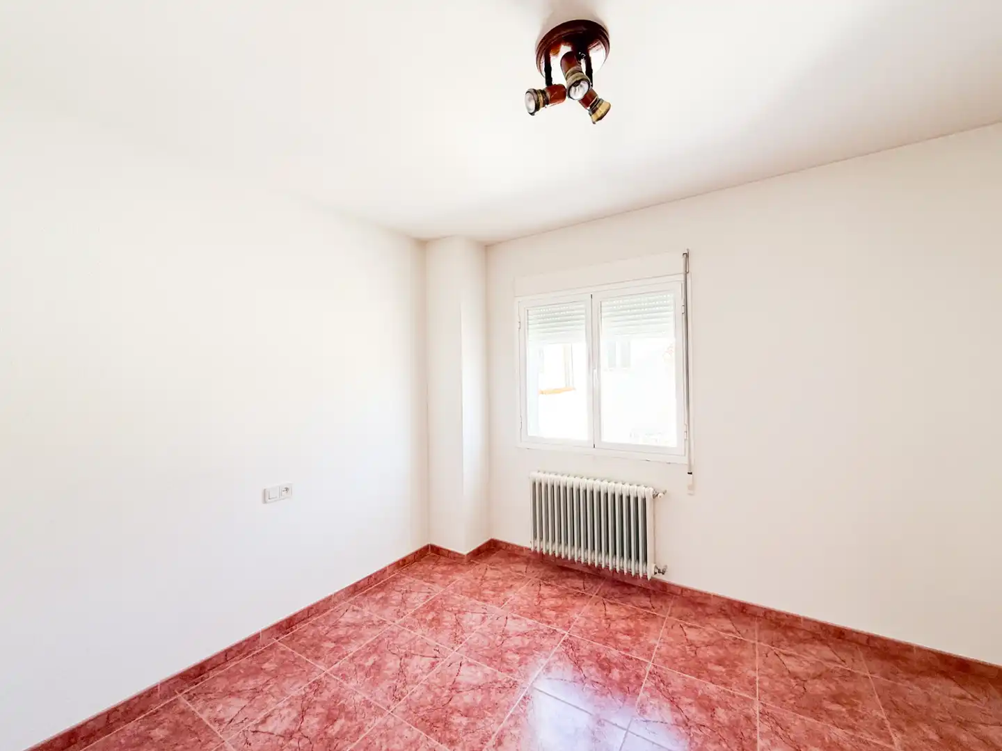 Schlafzimmer von Einfamilien-Reihenhaus zum Verkauf in Baza mit Klimaanlage, Heizung und Terrasse