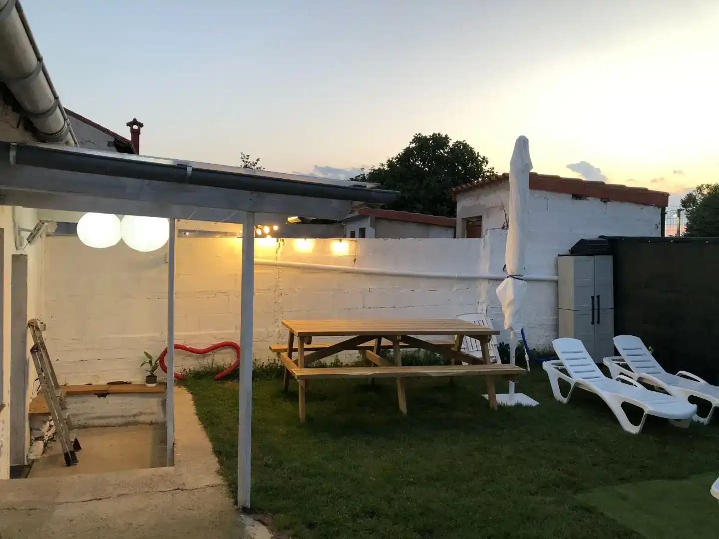 Terrasse von Einfamilien-Reihenhaus zur Miete in Santa Cruz de Bezana