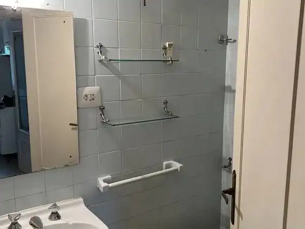 Bany de Pis en venda en Valencia amb Moblat i Balcó