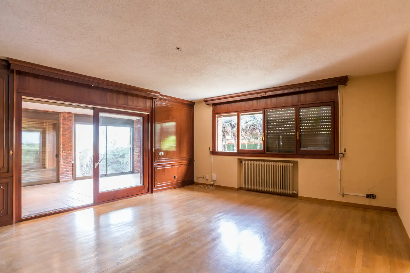 Living room of Houses for sale in Pozuelo de Alarcón  with Air Conditioner, Heating and Private garden
