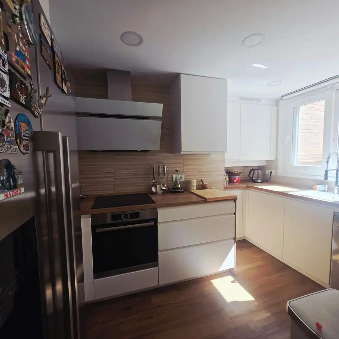 Küche von Wohnung zum Verkauf in Rincón de la Victoria mit Klimaanlage, Heizung und Terrasse