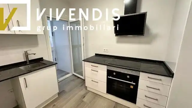 Piso con terraza en venta en Calle BALMES
