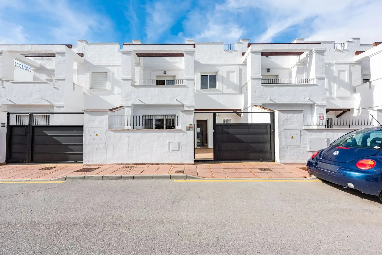 Vista exterior de Casa adosada en venta en Marbella con Aire acondicionado, Terraza y Internet