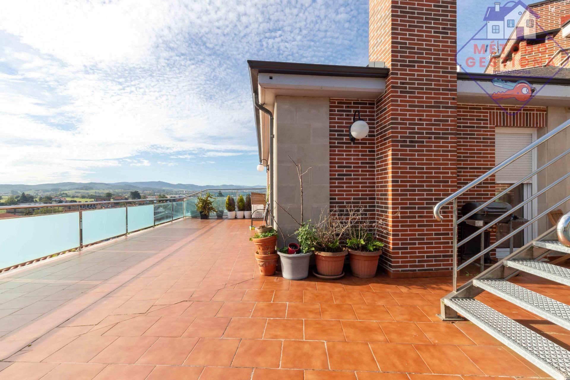 Terraza de Ático en venta en Miengo con Calefacción, Terraza y Trastero