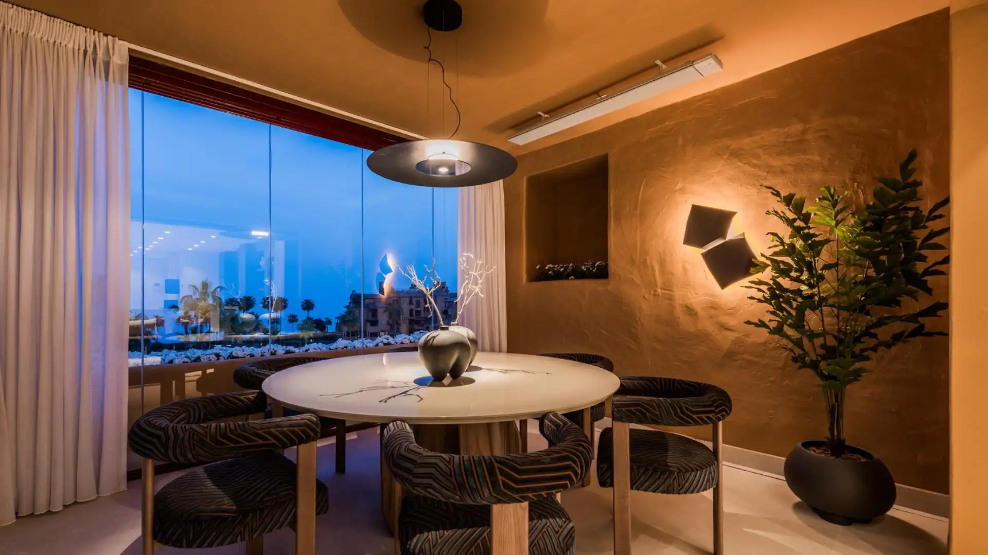 Esszimmer von Wohnungen zum Verkauf in Estepona mit Klimaanlage, Heizung und Privatgarten
