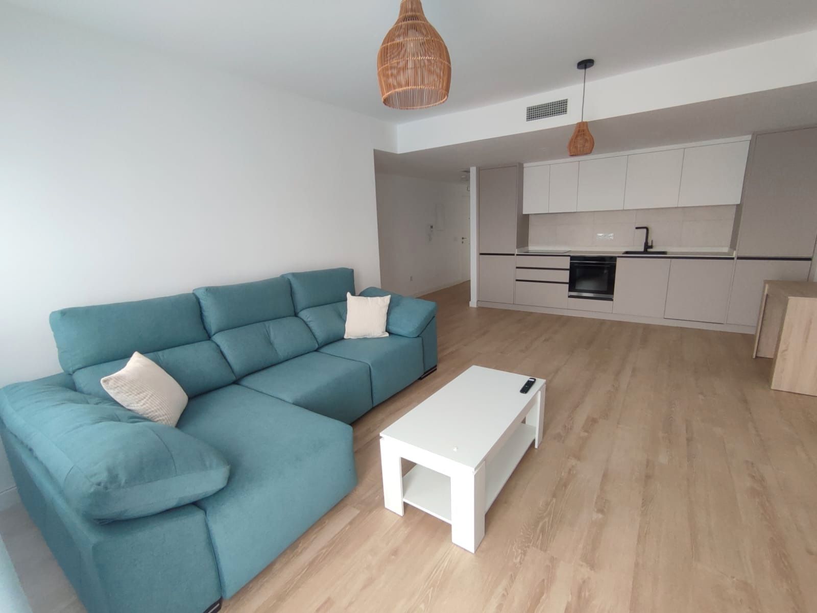 Living room of Flat to rent in Algeciras  with Air Conditioner, Terrace and Furnished