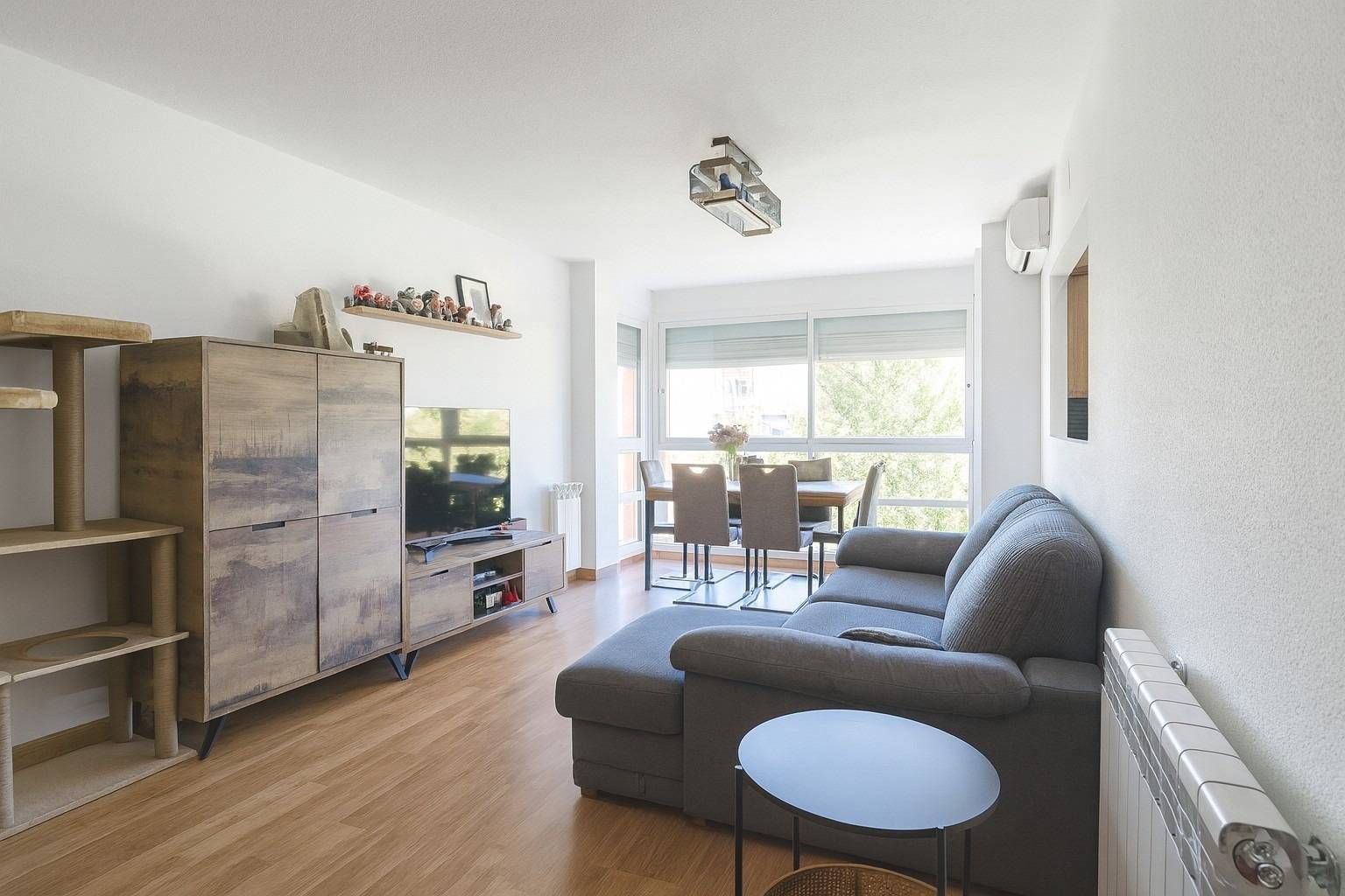 Living room of Flat for sale in  Madrid Capital  with Air Conditioner, Storage room and Balcony